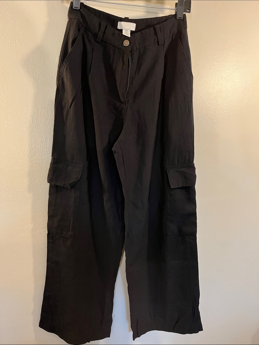 H&M Black Wide-Leg Cargo Pants with Flap Pockets